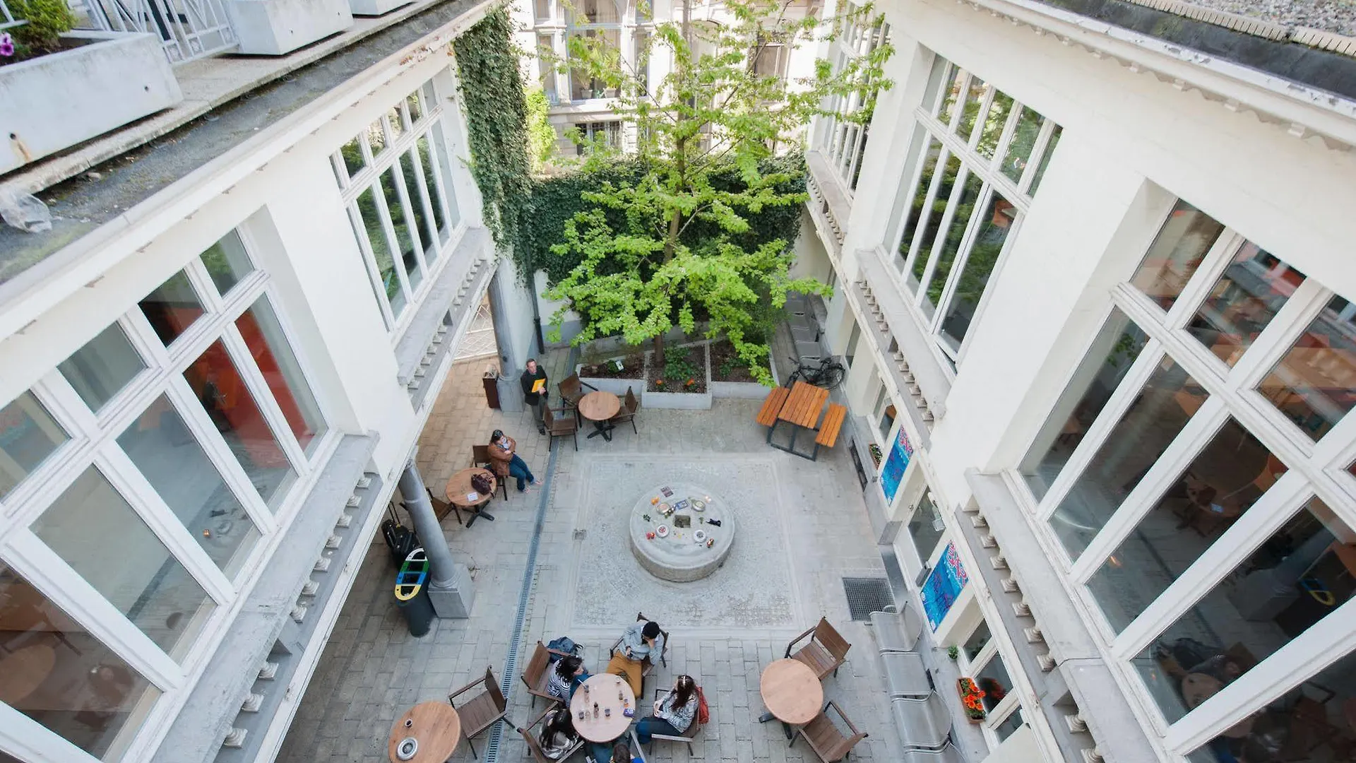 Hi Brussels Jacques Brel Hostel